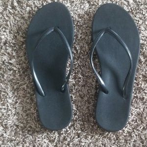 NWOT black flip flops